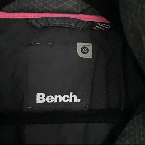 Bench Windbreaker - Picture 4 of 6